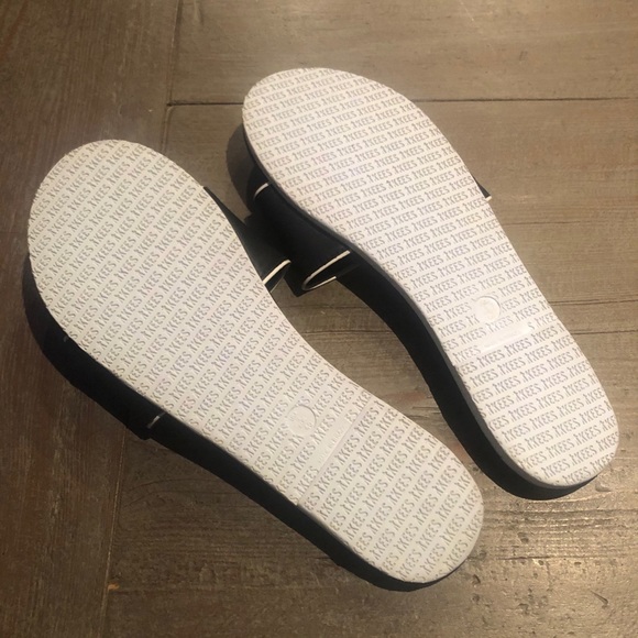 TKEES Lucas Slides Size 9 - Picture 3 of 5